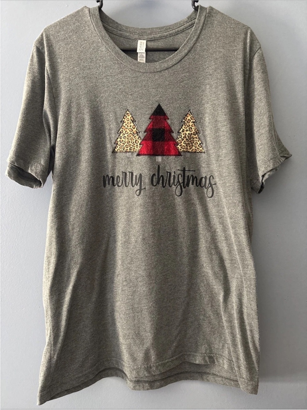 Womens T Shirt Gray Sz L - Merry Christmas Trees Bella & Canvas Leopard/Plaid